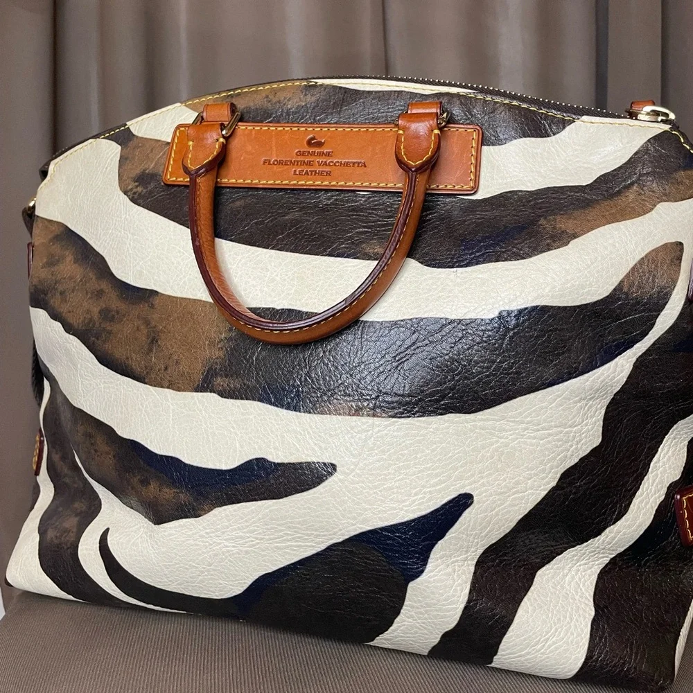 Dooney & Bourke Florentine Zebra Dome Satchel
🦓✨ Sloane Safari - Picture 4 of 4